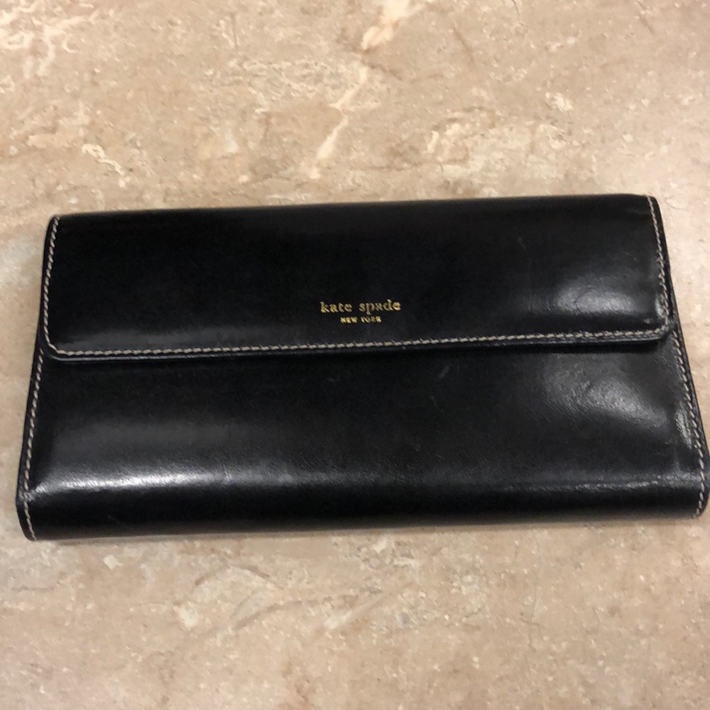 Kate Spade: black patent leather wallet